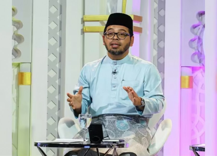 Malaysian Minister Claims Work Stress 'Makes People Gay'